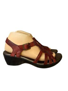 Clarks Red Leather Cutout Medallion Wedge Sandals Bucle Ankle Strap Sz 8
